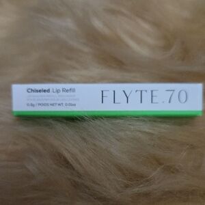 Flyte.70 Chiseled Lip Refill -color Is Situation  Green Tone